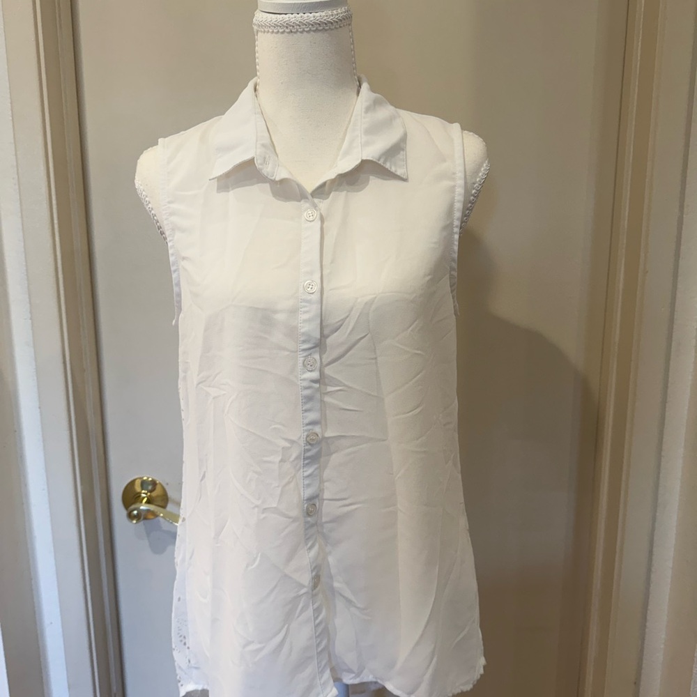 RDI White Sleeveless Button-Down Blouse